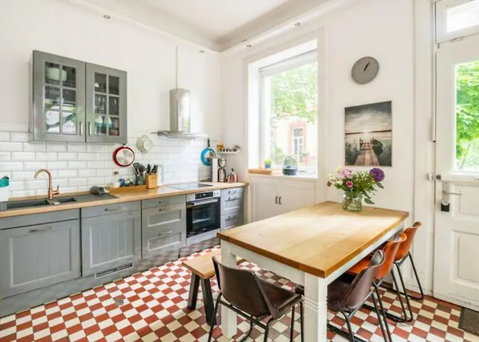 Großzügige 185m2-Altbauwohnung in Bestlage 7Zimmer-2Bäder-2Küchen-2WCs Hamburg